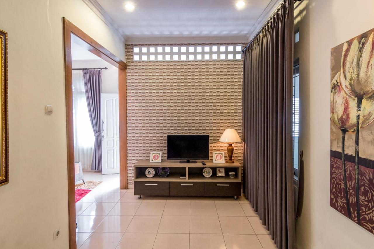 Villa Roemah Noni By Bukit Vista Yogyakarta Exterior foto